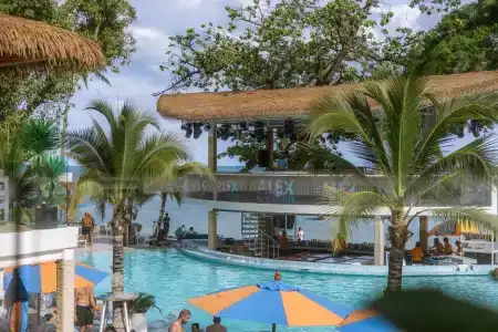 Ark Bar Beach Resort - 16