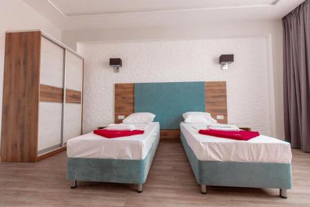 RedHouse - 105