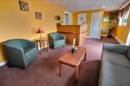 Lake View Inn - 9