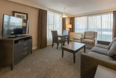 The Embassy Inn - 76
