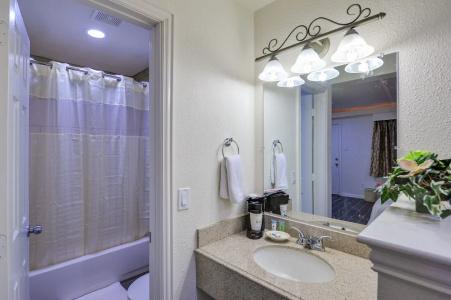 Romantic Inn & Suites - 50