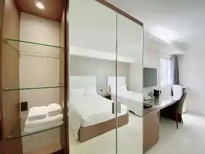 The Luxe - 94