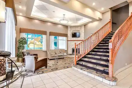 Comfort Inn & Suites South - 10