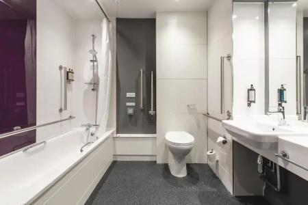 Premier Inn Pacific Quay - 34