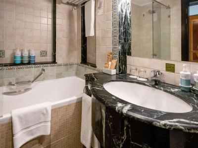 Novotel Bahrain Al Dana - 40