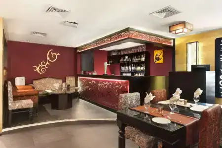Howard Johnson Bur Dubai - 12