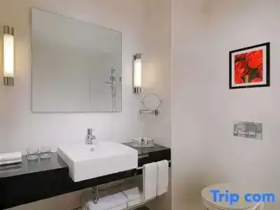 Courtyard by Marriott Budapest City Center - 15