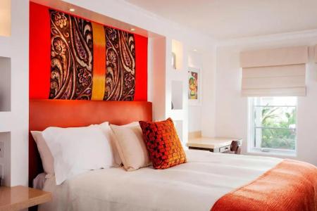 Triada, Autograph Collection - 58