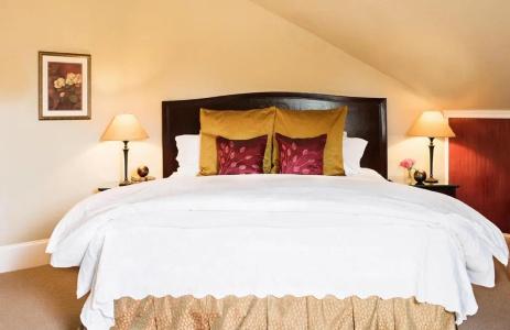 1801 First Luxury Inn - 3
