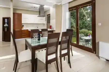 The Residence - 5