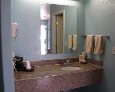 Pinn Road Inn and Suites Lackland AFB and Seaworld - 5
