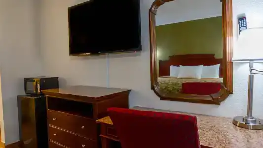 Rodeway Inn & Suites Fort Jackson - 39