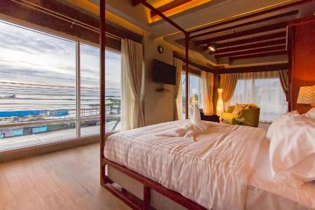 Kroque Boutique & Bistro - 42