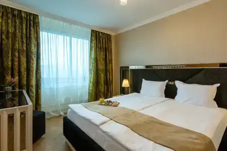 Astoria Grand - 4