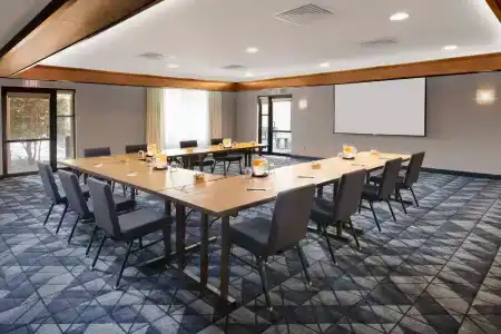 Courtyard by Marriott Dallas in Legacy Park - 15