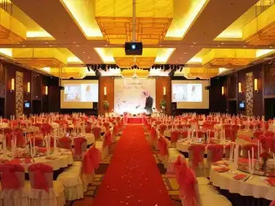 Crowne Plaza Danang - 7