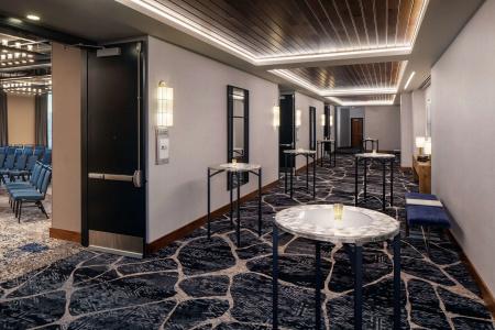Hampton Inn Boston Seaport District - 14