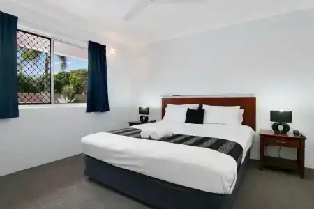 Cairns City Palms - 100