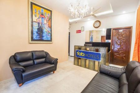 FabCrown Suites - 1
