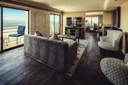 The Waterfront Beach Resort, A Hilton - 226