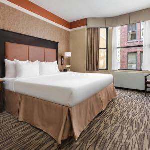 The at Fifth Avenue - 43