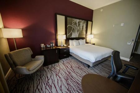 DoubleTree by Hilton Historic Savannah - 62