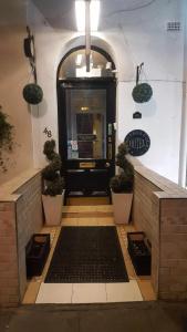Hyde Park Court - 1