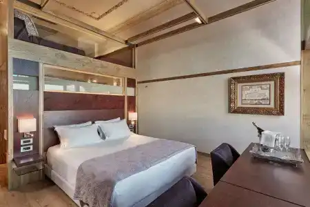 Domus Renier Boutique - Historics Worldwide - 5