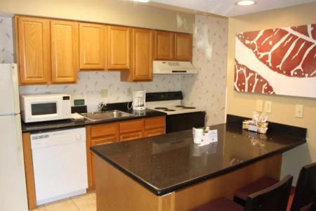 Hawthorn Suites East - 71
