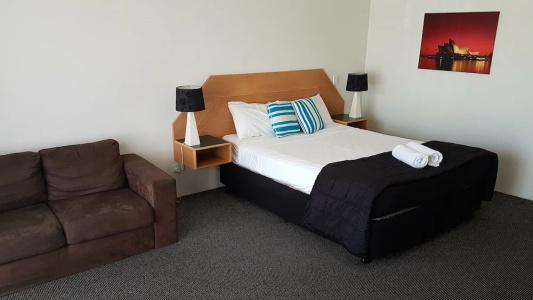 Outrigger Burleigh - 95