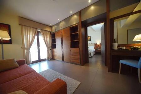 Suites & Residence - 43