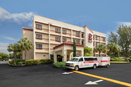 Red Roof Inn Plus+ Miami Airport - 32