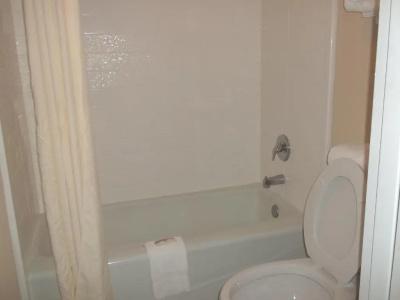 Days Inn by Wyndham Fort Lauderdale Airport Cruise Port - 24