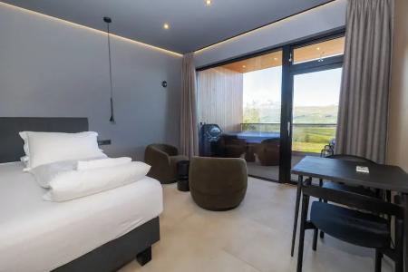 North Mountain View Suites - 5