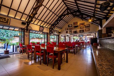 Yulia Beach Inn Kuta - 15