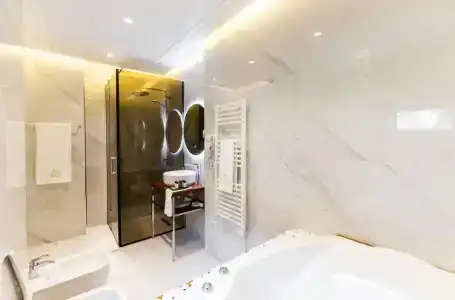 La Suite Boutique - 83