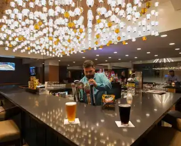 DoubleTree by Hilton New York - 10
