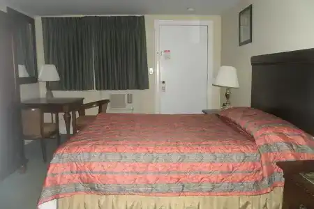 Yankee Clipper Inn - 11