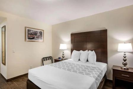 Rodeway Inn Hollywood - 45