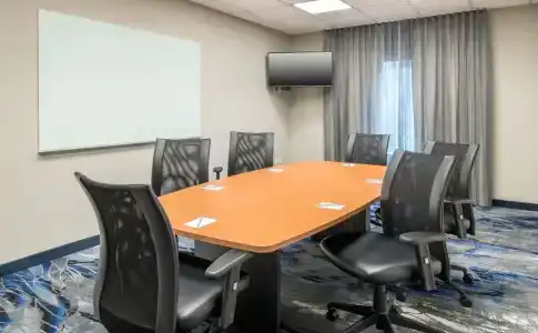 Fairfield Inn & Suites Kansas City - 12