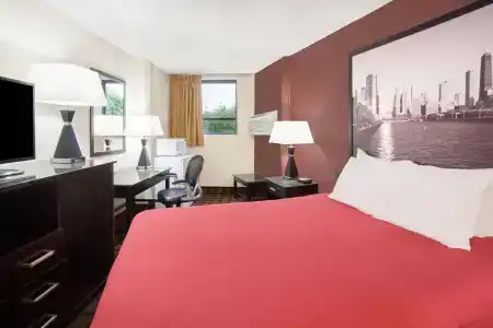 Super 8 by Wyndham Chicago IL - 44