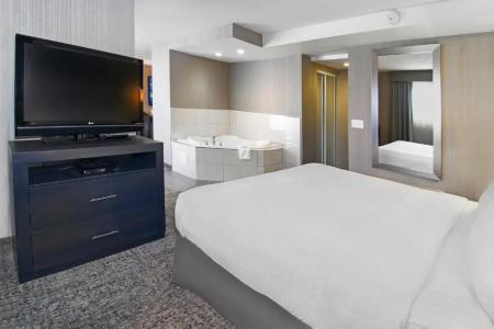 Holiday Inn Express and Suites, an IHG - 61