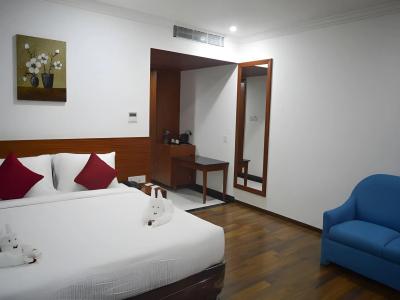 The Royal Comfort - 6