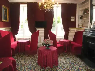 Hôtel Les Maréchaux - 1