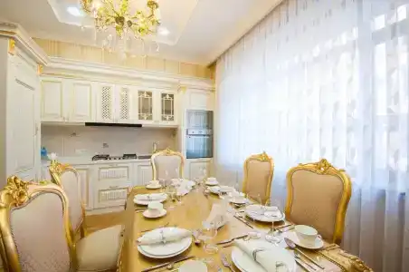 Royal Residence - 90