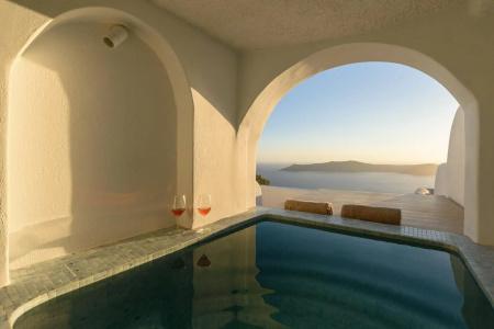 Abyssanto Suites and Spa - 11