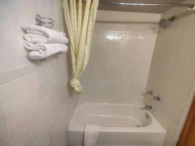 Edgebrook Motel - 7