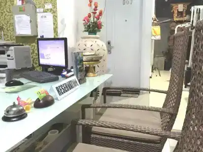 OYO 523 Dedy Beach Inn - 4