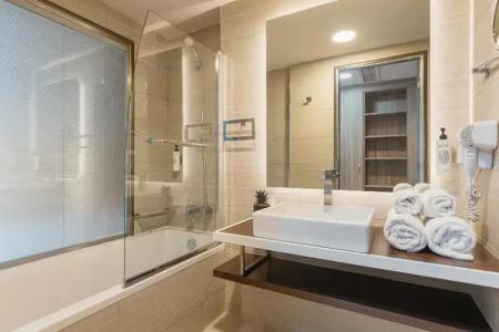 Alexandra Beach Resort & Spa - 61