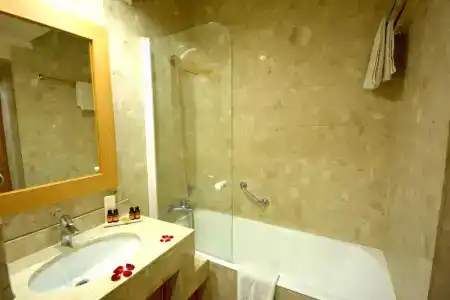 Oasis & Spa - 7